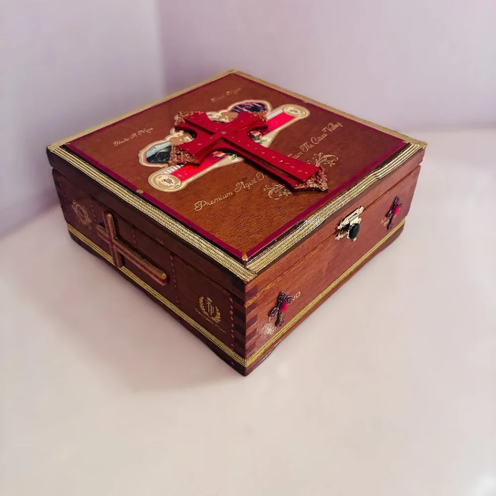 SUEÑOS de Saundra Upcycled, Le Galera Cigar Box, ARTFUL STORAGE